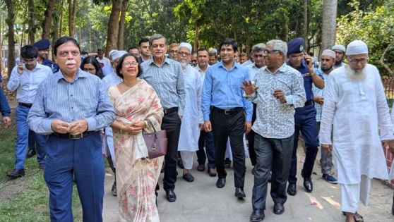 শিক্ষা উপদেষ্টার ফরিদপুর মুসলিম মিশন পরিদর্শন: এতিম শিক্ষার্থীদের সাথে মত বিনিময়